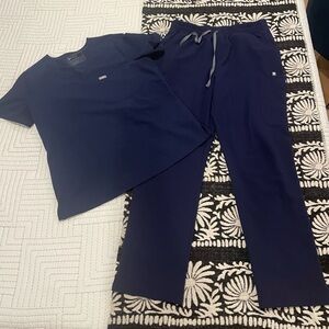 FIGS Navy scrub set Large